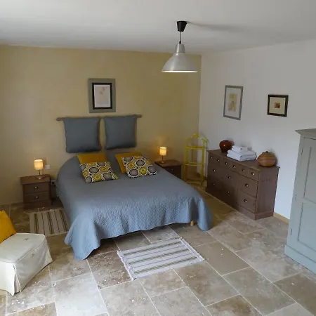 Clos St Pierre De Fraisse Guest house